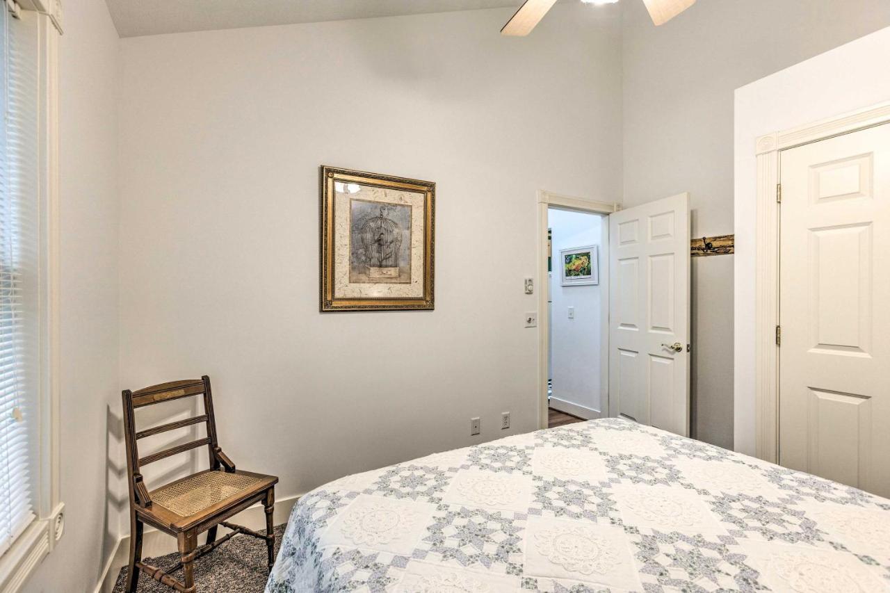 Couples Haven In Frankfort By Lake, Trails And Dtwn Bagian luar foto