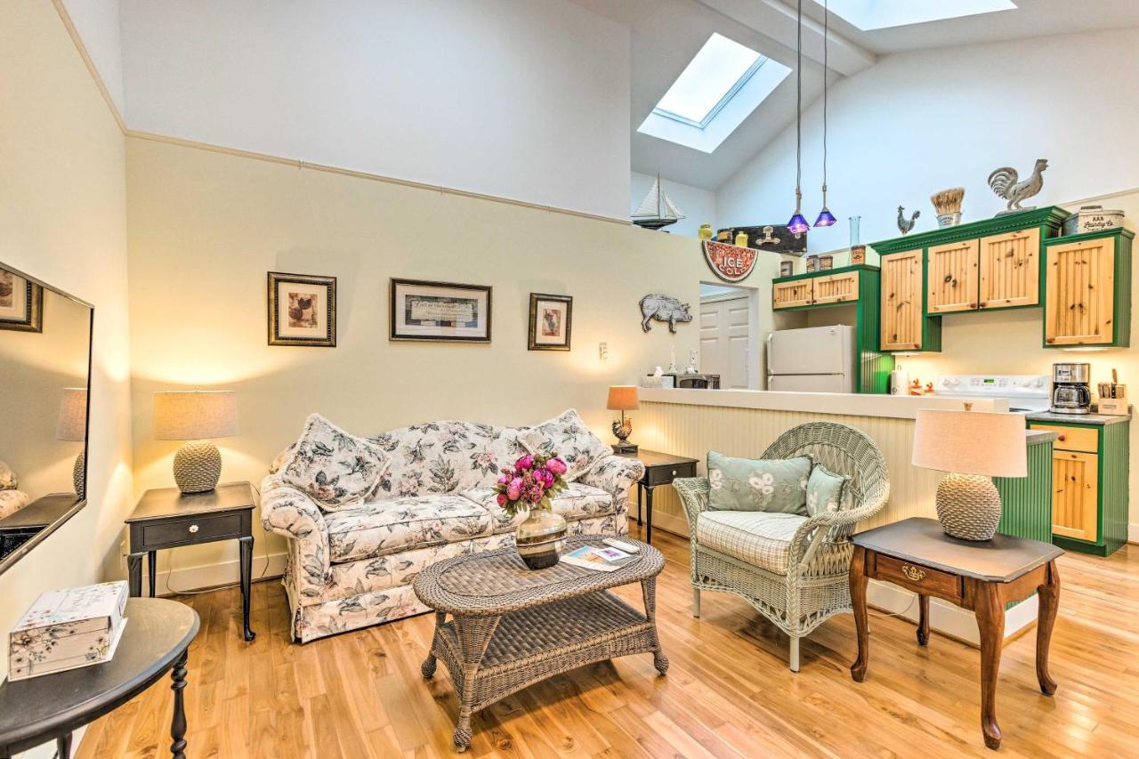Couples Haven In Frankfort By Lake, Trails And Dtwn Bagian luar foto